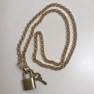 Long necklace with Louis Vuitton vintage lock